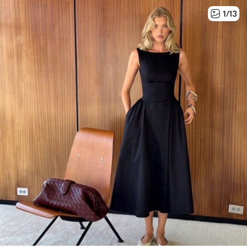 Helsa Elegant Black Boatneck Sleeveless Dress